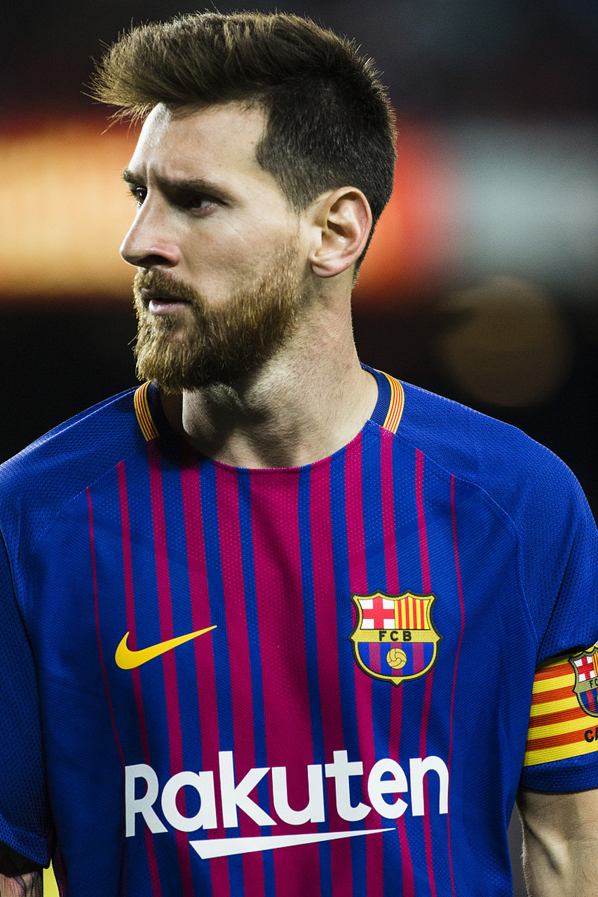 NBA-湖人不敌雄鹿 东契奇与字母哥争抢球权